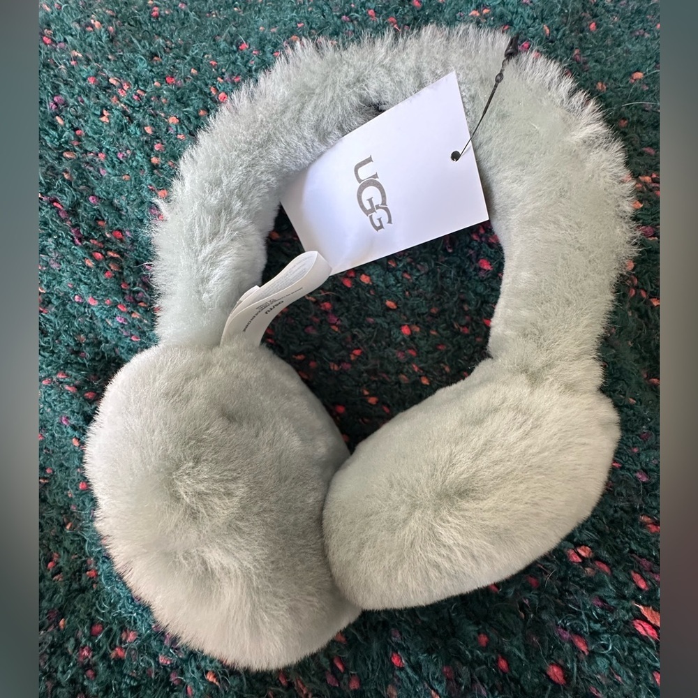 🎸UGG🎸🔥NWT🔥Sheepskin Embroidery Earmuff Grey Mist - Picture 10 of 14